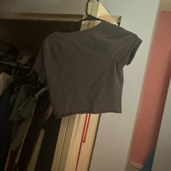 Cute crop top - Picture 2 of 2